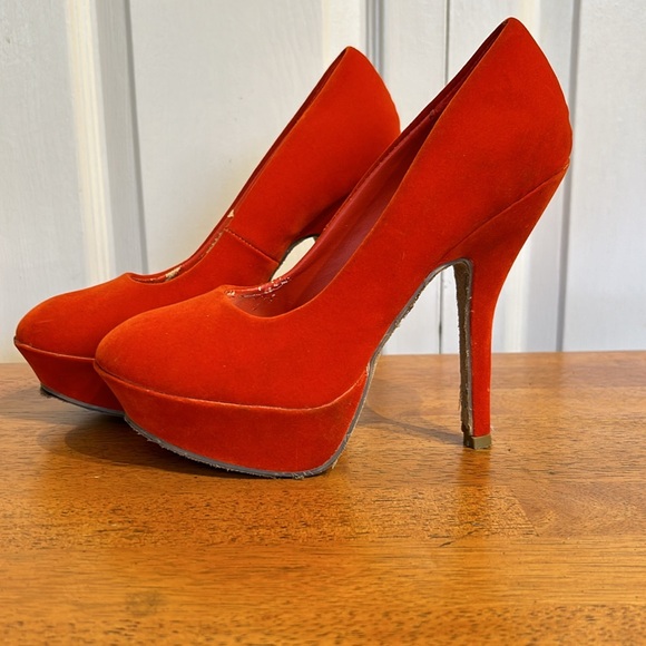 The Most Amazing Orange Velvety Platform Pumps - Picture 3 of 12